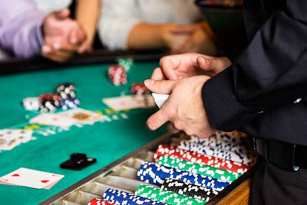 Live Dealer Experiences Through Singapore online casino